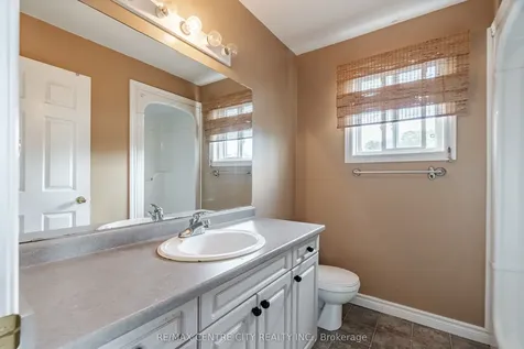 8 Cottonwood Boulevard Aylmer ON N5H 3H7