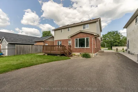 8 Cottonwood Boulevard Aylmer ON N5H 3H7