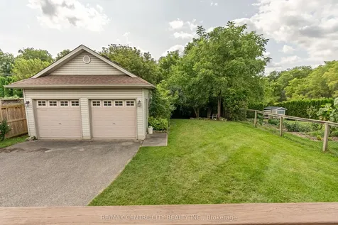 8 Cottonwood Boulevard Aylmer ON N5H 3H7