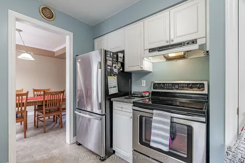 8 Cottonwood Boulevard Aylmer ON N5H 3H7