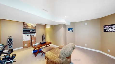 140 Rossmore London ON N6C 6B9