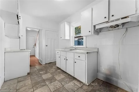 10 Mildred Avenue St. Catharines ON L2R 6H8