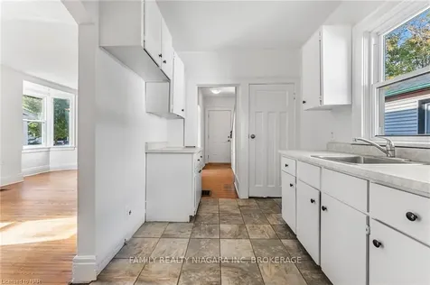 10 Mildred Avenue St. Catharines ON L2R 6H8