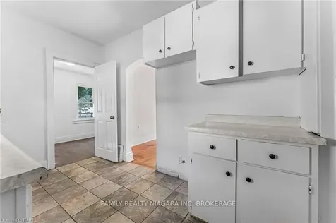 10 Mildred Avenue St. Catharines ON L2R 6H8