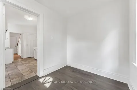 10 Mildred Avenue St. Catharines ON L2R 6H8