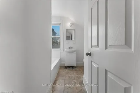 10 Mildred Avenue St. Catharines ON L2R 6H8