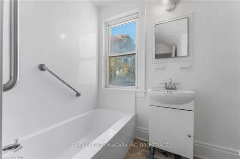10 Mildred Avenue St. Catharines ON L2R 6H8