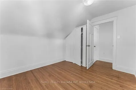 10 Mildred Avenue St. Catharines ON L2R 6H8