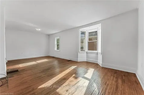10 Mildred Avenue St. Catharines ON L2R 6H8