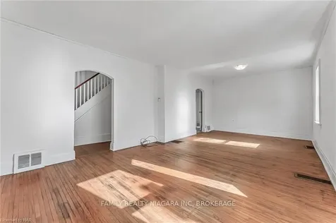 10 Mildred Avenue St. Catharines ON L2R 6H8