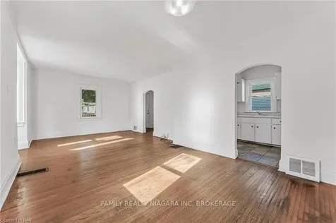 10 Mildred Avenue St. Catharines ON L2R 6H8