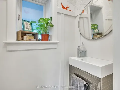 246 Charles Street Belleville ON K8N 3M5