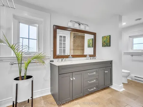 246 Charles Street Belleville ON K8N 3M5