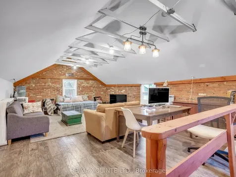 246 Charles Street Belleville ON K8N 3M5