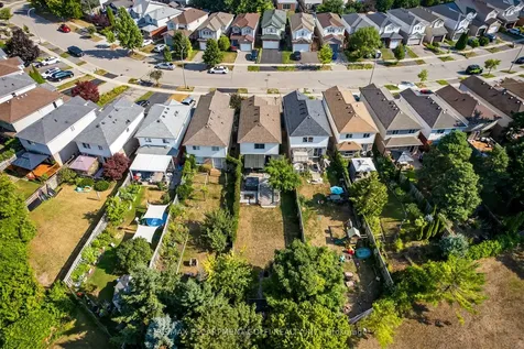 113 Pine Martin Crescent Kitchener ON N2E 3S3