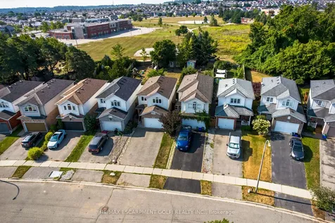 113 Pine Martin Crescent Kitchener ON N2E 3S3