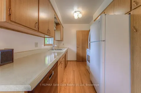 254 Village Road Kitchener ON N2M 4L4