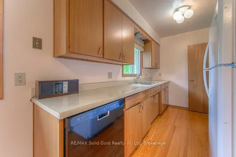 254 Village Road Kitchener ON N2M 4L4