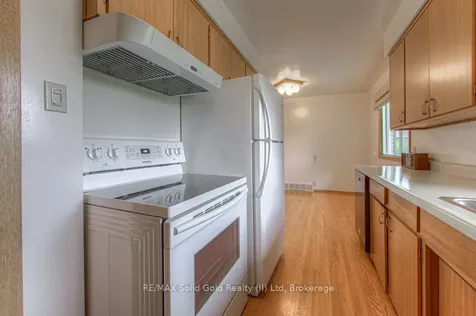 254 Village Road Kitchener ON N2M 4L4