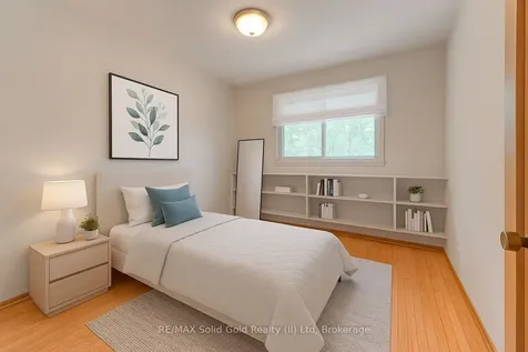 254 Village Road Kitchener ON N2M 4L4