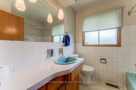 254 Village Road Kitchener ON N2M 4L4