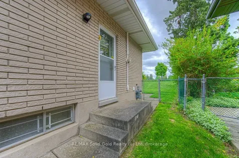 254 Village Road Kitchener ON N2M 4L4
