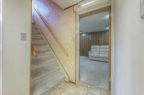 254 Village Road Kitchener ON N2M 4L4