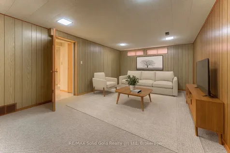 254 Village Road Kitchener ON N2M 4L4