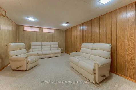 254 Village Road Kitchener ON N2M 4L4