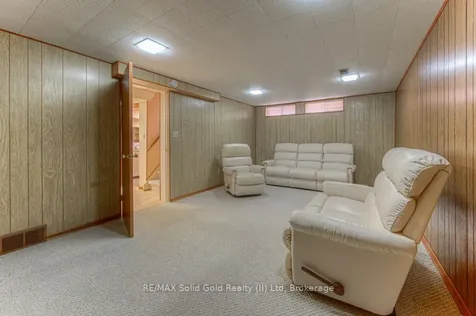 254 Village Road Kitchener ON N2M 4L4