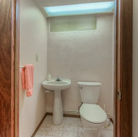 254 Village Road Kitchener ON N2M 4L4