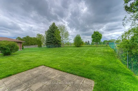 254 Village Road Kitchener ON N2M 4L4