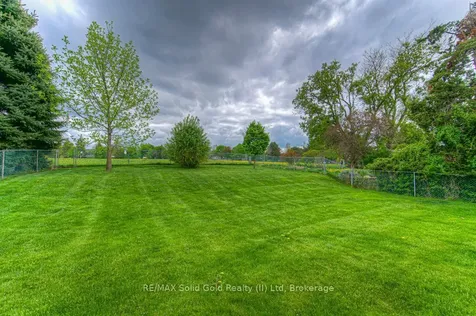 254 Village Road Kitchener ON N2M 4L4