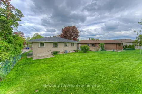 254 Village Road Kitchener ON N2M 4L4