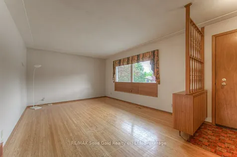 254 Village Road Kitchener ON N2M 4L4