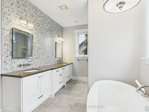 24 Lakefield Drive Kincardine ON N2Z 2N8