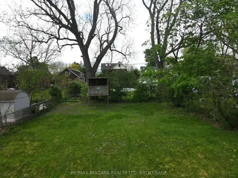 21 Highland Avenue Fort Erie ON L2A 2X6