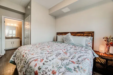 35 Kingsbury Square Guelph ON N1L 0J4