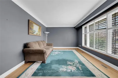 9 Gavin Drive St. Catharines ON L2M 2X4