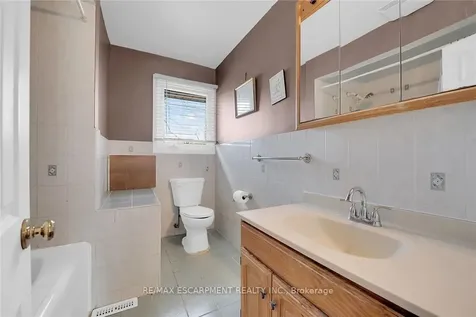 9 Gavin Drive St. Catharines ON L2M 2X4