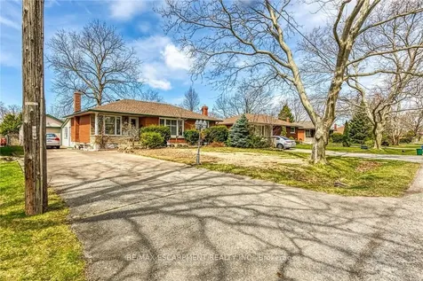 9 Gavin Drive St. Catharines ON L2M 2X4