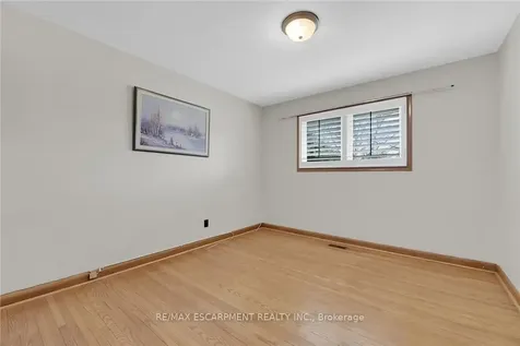 9 Gavin Drive St. Catharines ON L2M 2X4