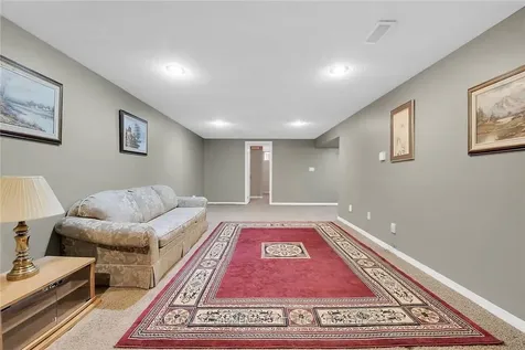 9 Gavin Drive St. Catharines ON L2M 2X4