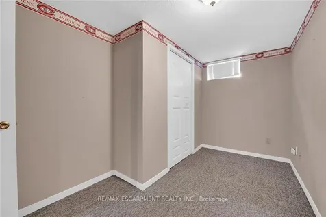 9 Gavin Drive St. Catharines ON L2M 2X4