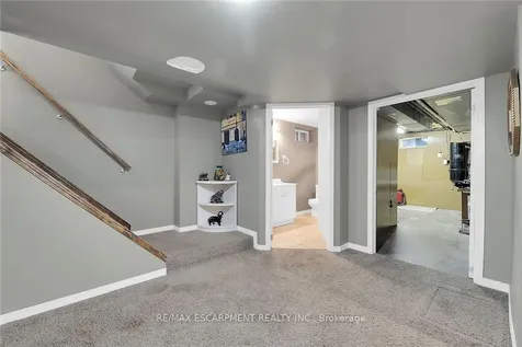 9 Gavin Drive St. Catharines ON L2M 2X4