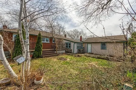 9 Gavin Drive St. Catharines ON L2M 2X4