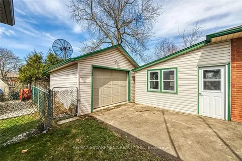 9 Gavin Drive St. Catharines ON L2M 2X4