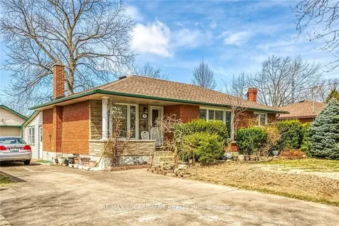 9 Gavin Drive St. Catharines ON L2M 2X4