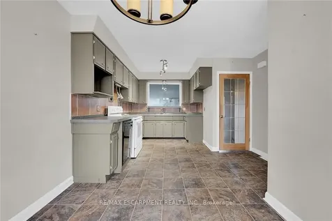 9 Gavin Drive St. Catharines ON L2M 2X4