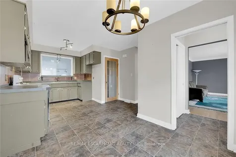 9 Gavin Drive St. Catharines ON L2M 2X4